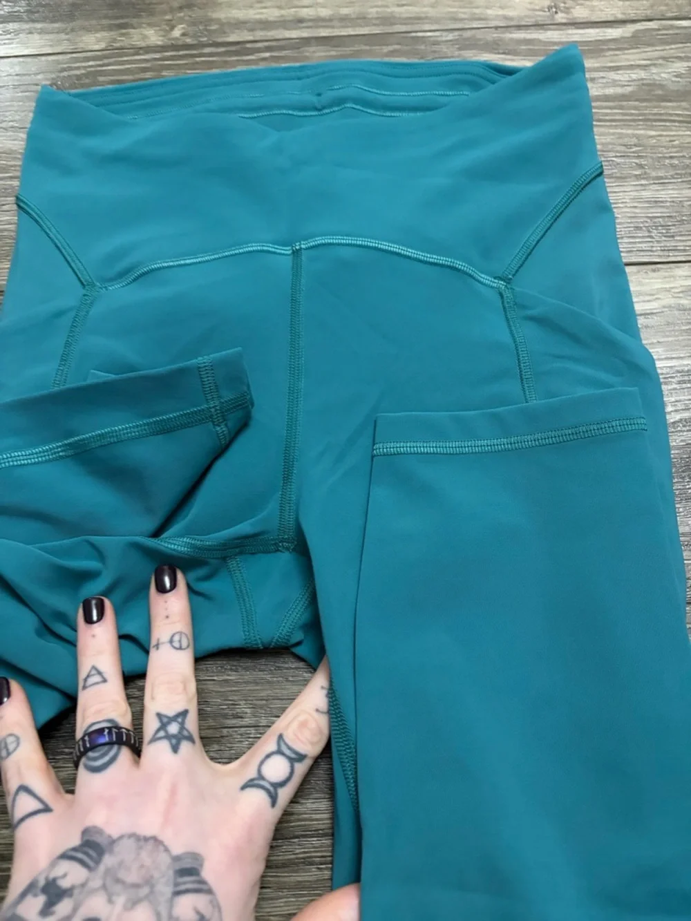 Lululemon Power Thru High Rise Crop 23